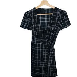 Forever 21 Black & White Grid Print Wrap Dress Size Small Mini Short Sleeves
